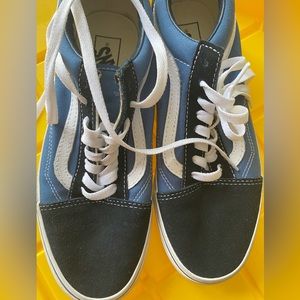 Men’s size 8 Old Skool vans. Two-tone Blue and black.Excellent condition!